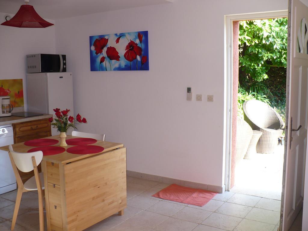 Apartamento Soleil Rouge Les Adrets-de-l'Estérel Habitación foto