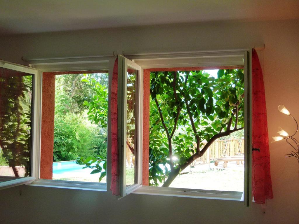 Apartamento Soleil Rouge Les Adrets-de-l'Estérel Habitación foto