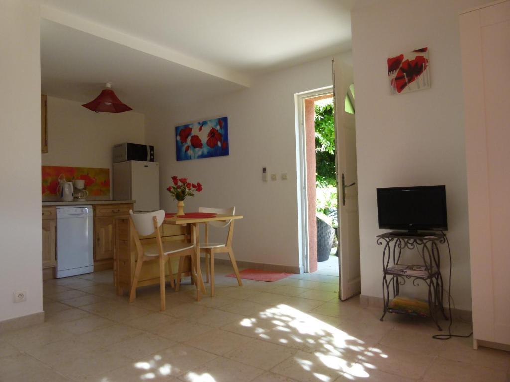 Apartamento Soleil Rouge Les Adrets-de-l'Estérel Habitación foto